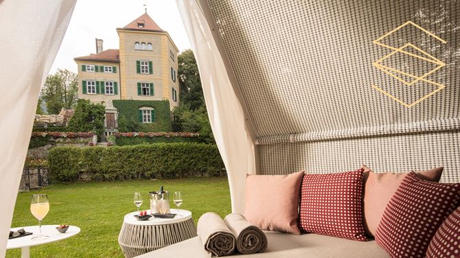 What is Schloss Schauenstein?